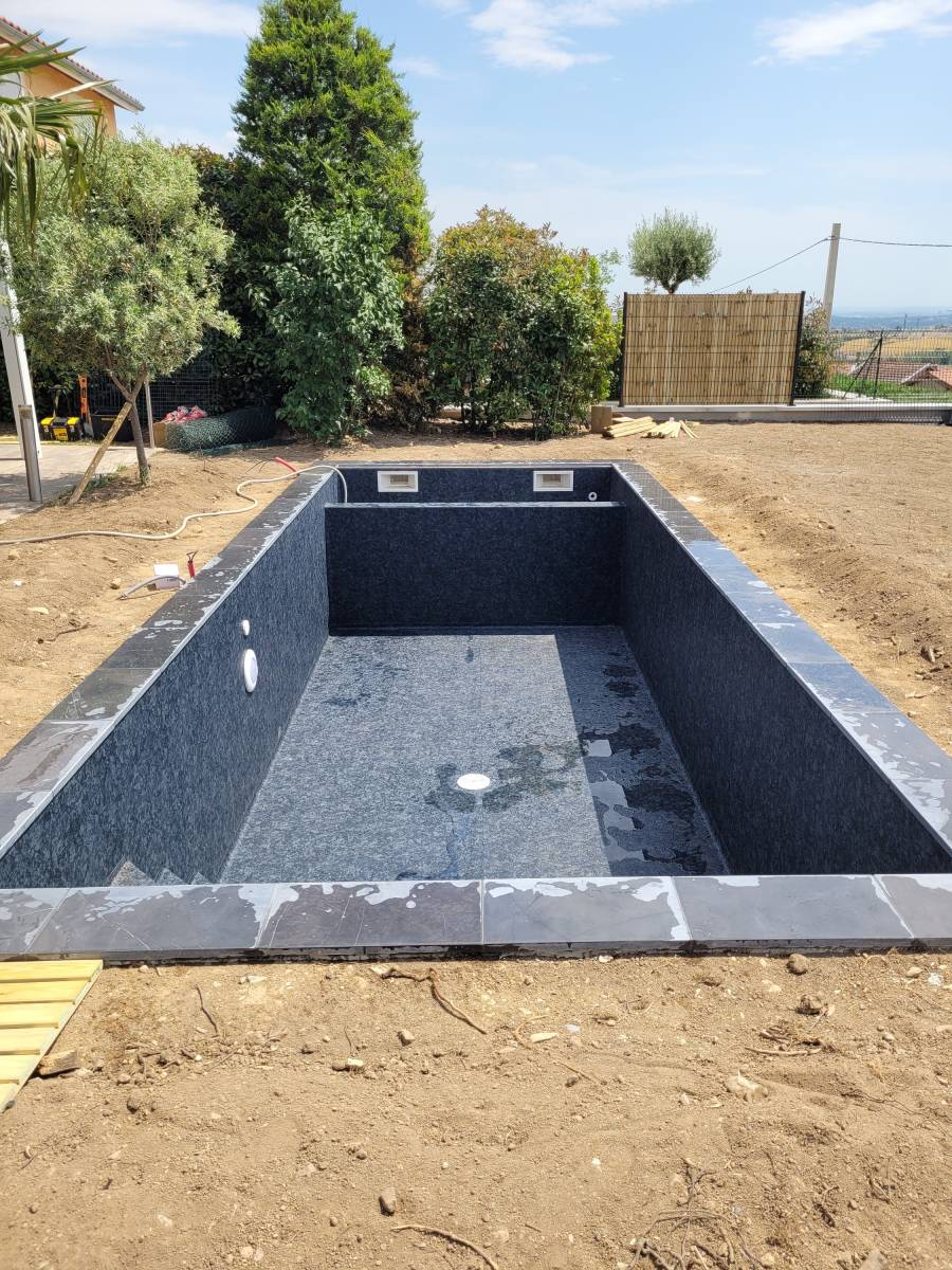 Création splendide d'un couloir de nage 8x3m avec coffre immergé à Pollionnay proche Tour de Salvagny dans l'ouest lyonnais