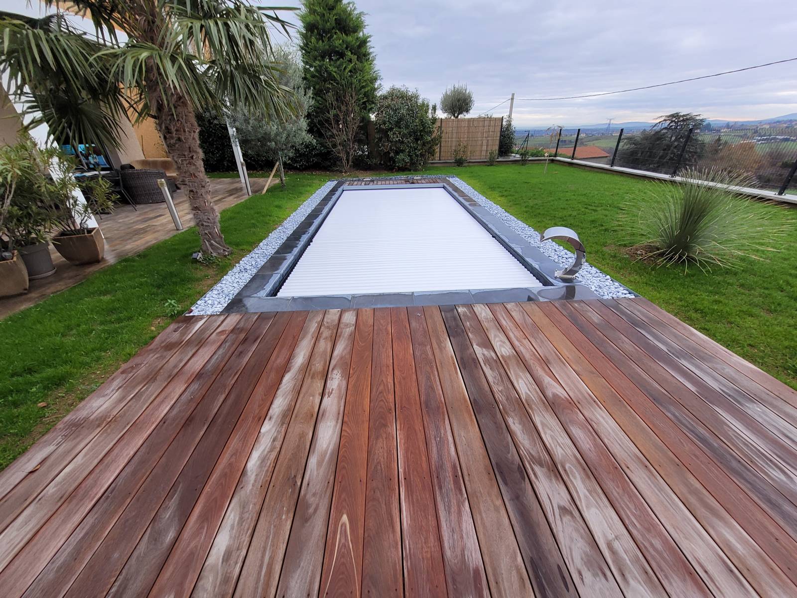 Création splendide d'un couloir de nage 8x3m avec coffre immergé à Pollionnay proche Tour de Salvagny dans l'ouest lyonnais