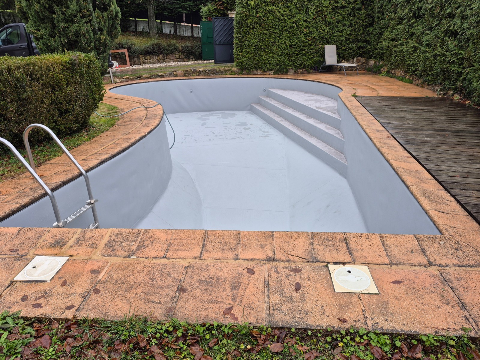 Changement de revetement sur piscine en forme carrelées 