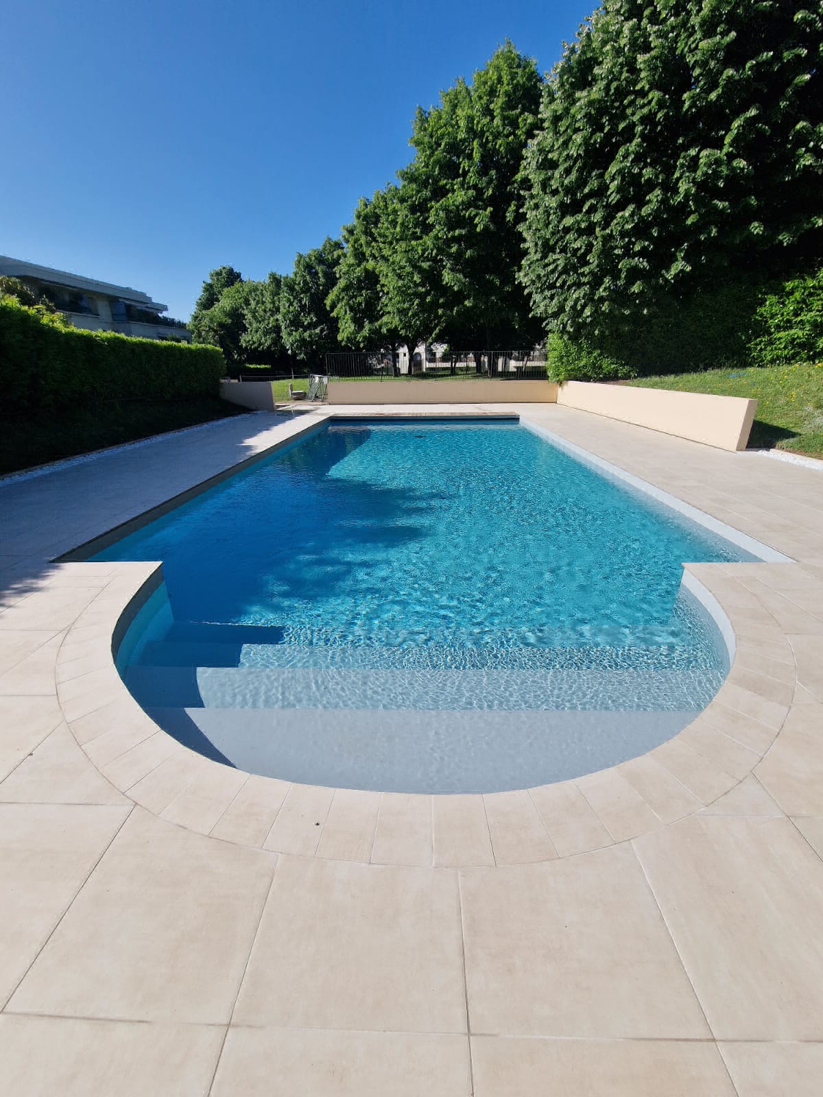 Rénovation complète d'une piscine de résidence sur la commune d'Ecully : Dimension 13 par 6.50 ml