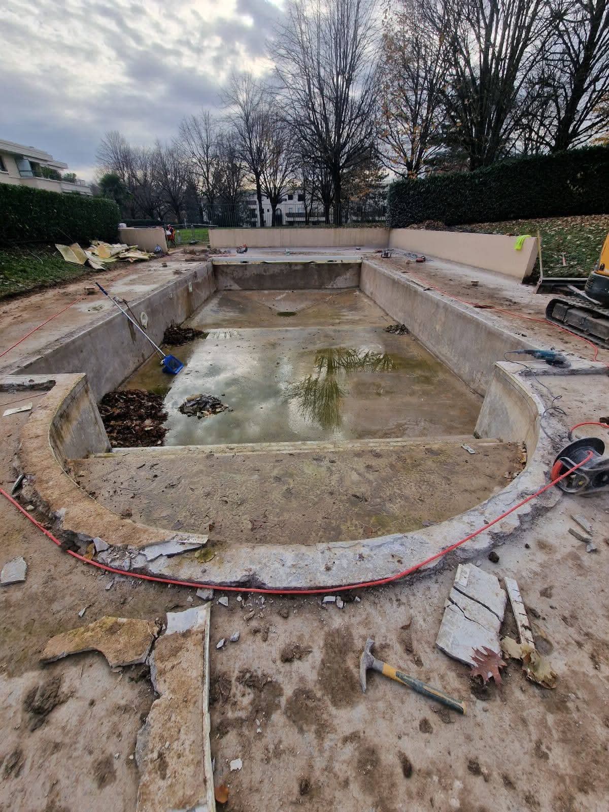 Rénovation complète d'une piscine de résidence sur la commune d'Ecully : Dimension 13 par 6.50 ml