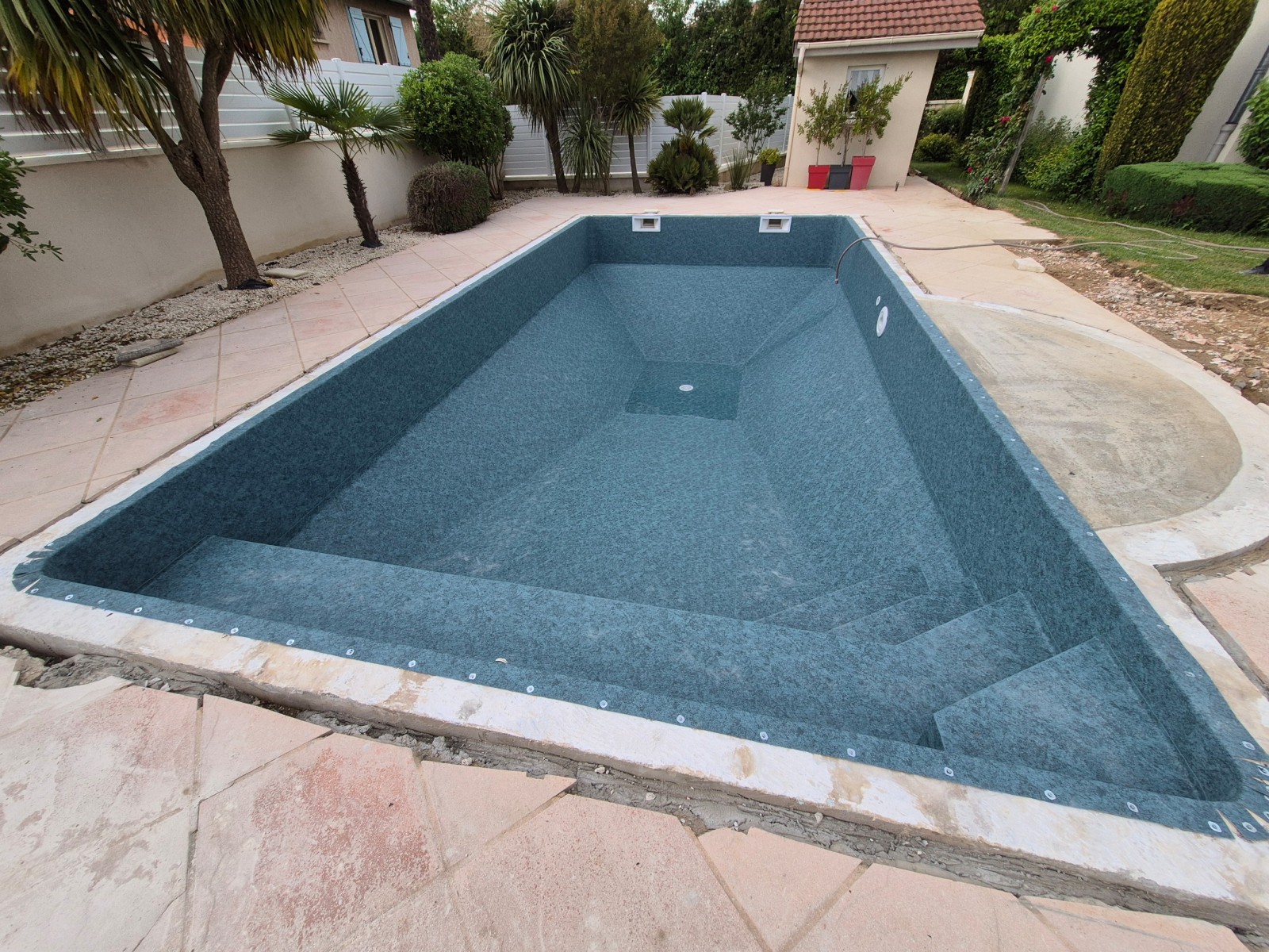Rénovation d'une piscine sur la commune de Genay, près de Limonest